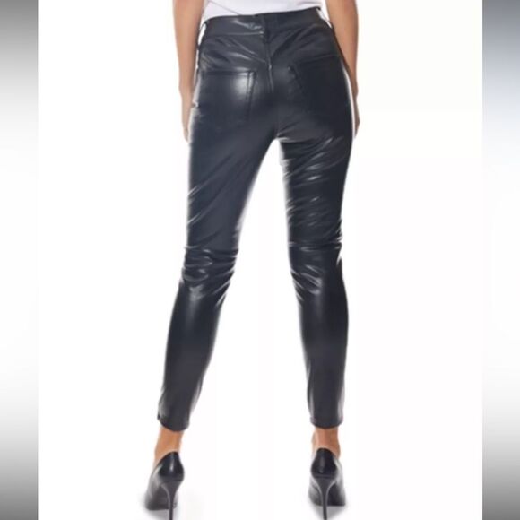 DOLLHOUSE
Juniors' Vegan Leather High Rise Skinny Jeans Black NEW Size 0, 1/2 - Picture 2 of 7